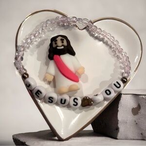 Heart-Shaped ring dish with mini Jesus and bracelet with Beads